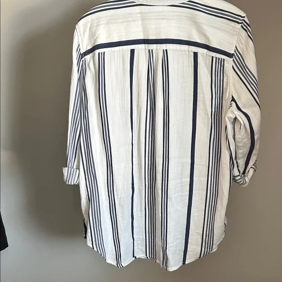 Liz Claiborne Navy and White Striped Shirt - Picture 4 of 5